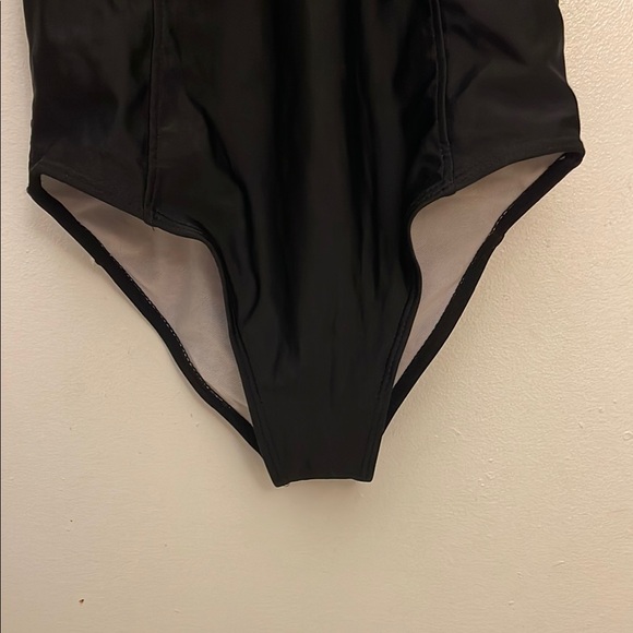 Black Cut-Out Strappy One-Piece Swimsuit Size Medium - Picture 4 of 7